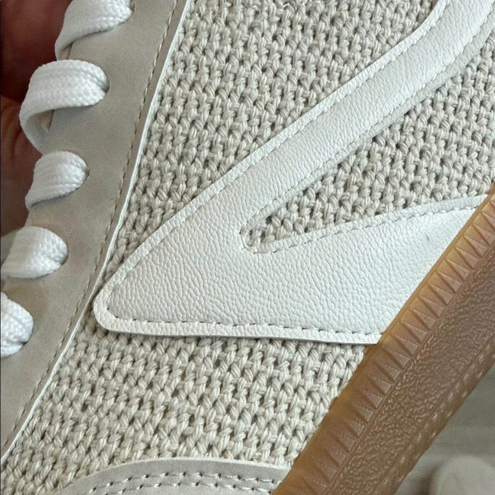 NWOT Dolce Vita Beige Casual Sneakers with White Laces Siz 8.5 Womens - Picture 7 of 16